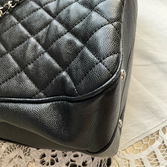 CHANEL 18P Urban Companion Caviar Quilted Shopping Tote - Picture 6 of 10
